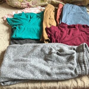 Kids clothes bundle 7-shirts,3-short sleeve shirts, 4-ling sleeve 1 sweatpants